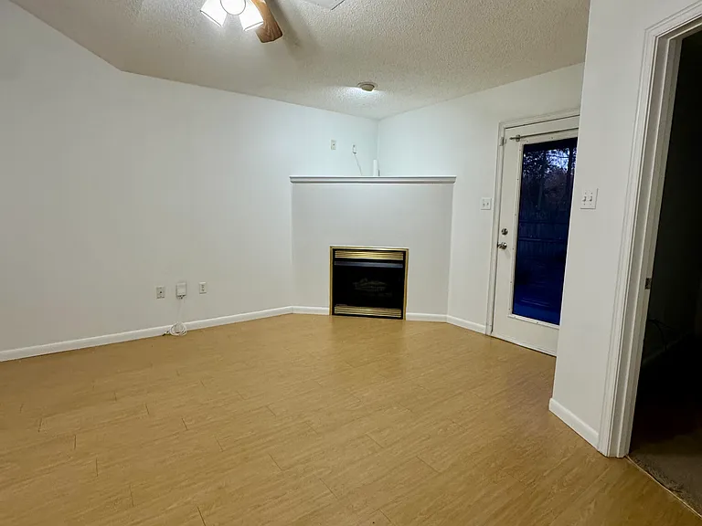 14267 Woodlands Dr #4 — Photo 3