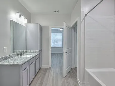 Monrovia Flats — photo 10