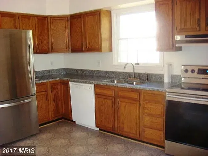 4 bed, 2140 sqft, $3,300 — Photo 2