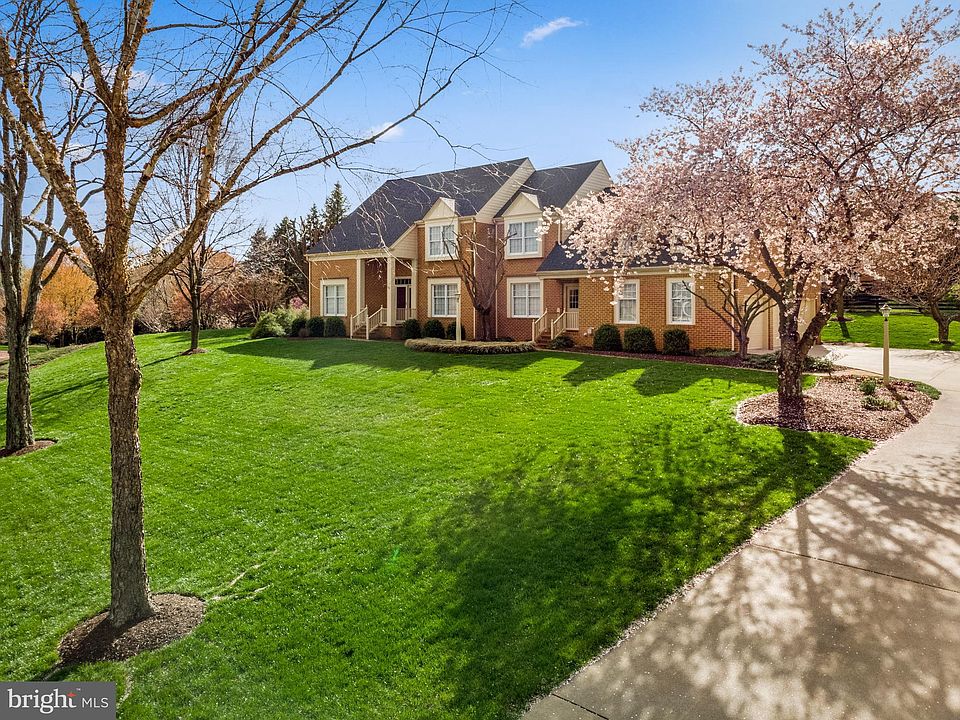 1st image of 901 Breckinridge Ln