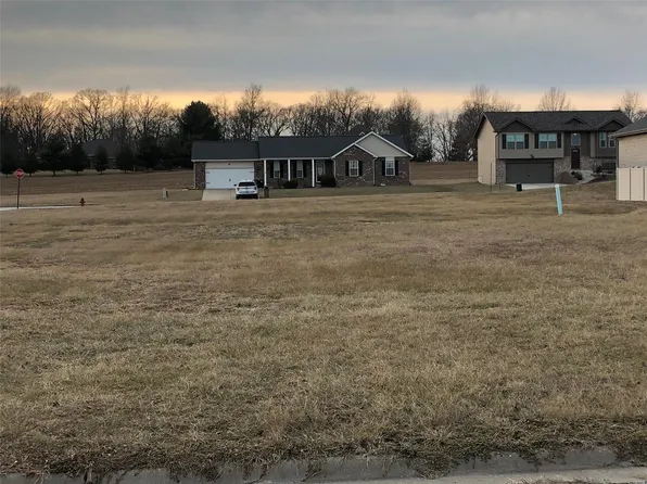 10 N Harvest Crest Ct, Highland, IL 62249