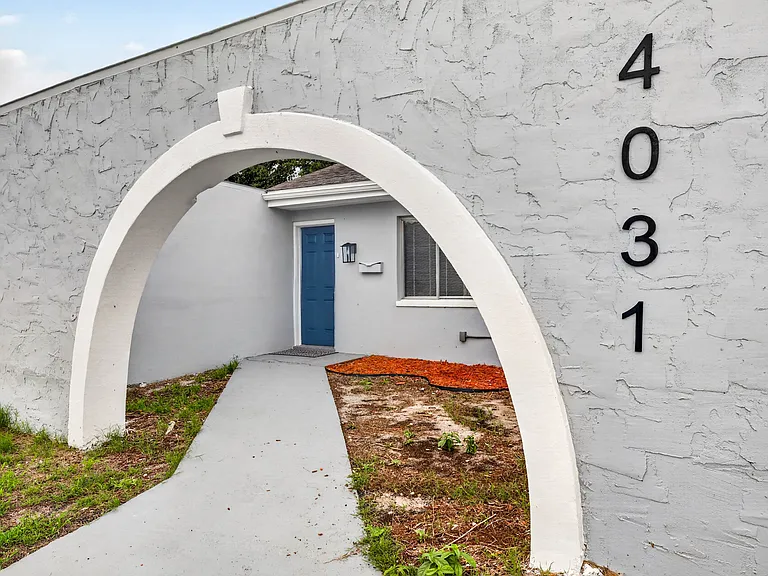 4031 Grayton Dr — Photo 2