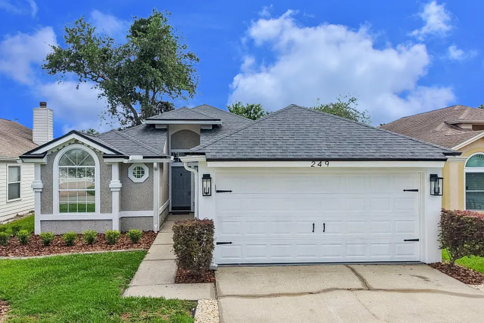 3 bed, 1718 sqft, $3,450 — Photo 1