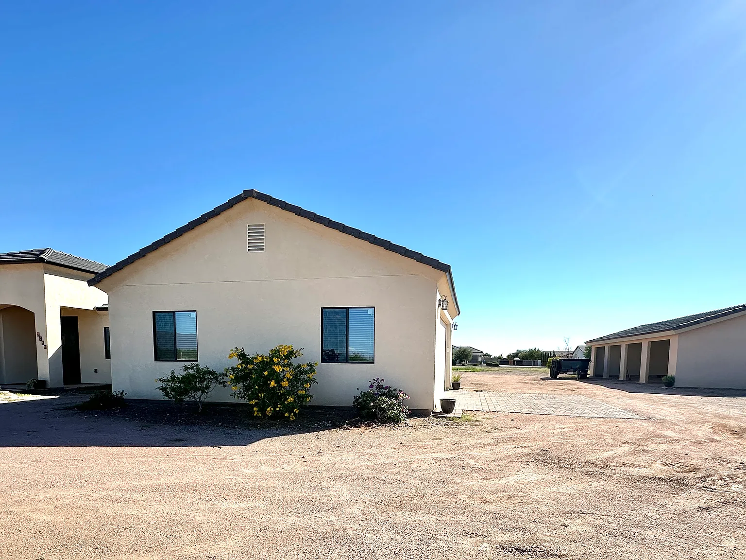 3 bed, 2063 sqft, $3,000 — Photo 3