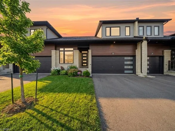 30 Bensley Ln, Hamilton, ON L9C 0E7