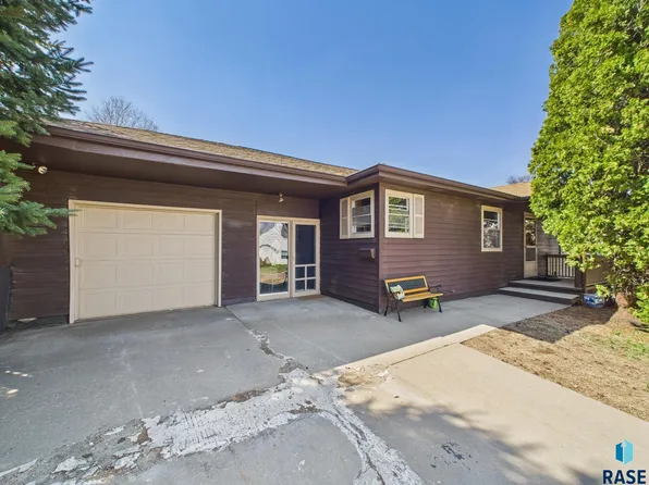 701 S Willow Ave, Sioux Falls, SD 57104