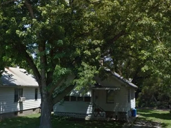 2214 N Linsley Ct, Peoria, IL 61604