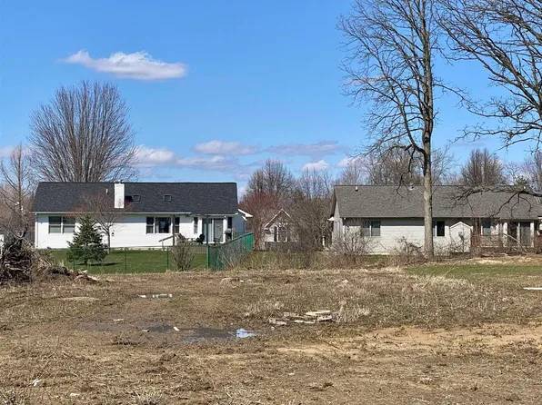 22-22 Eagle Forest Dr, Freeland, MI 48623