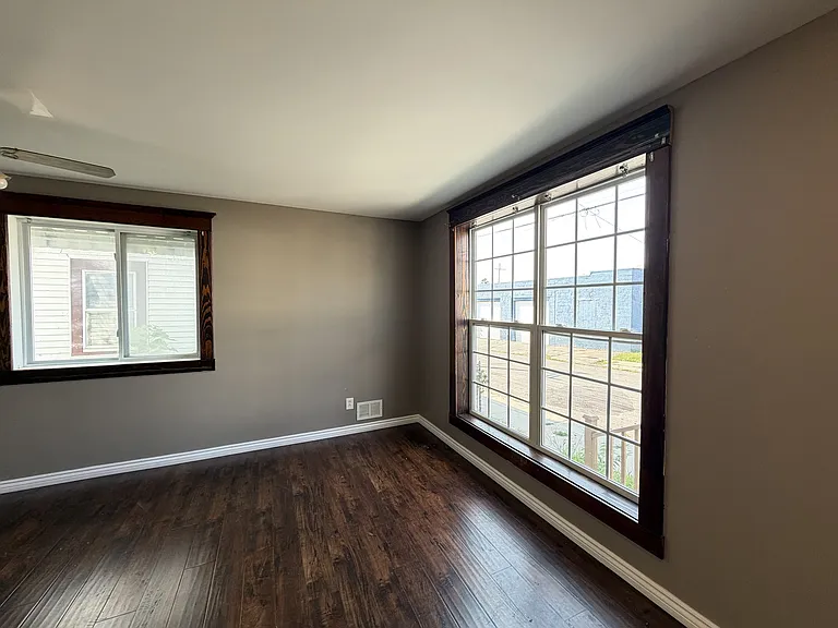 11 Pooley Pl — Photo 5