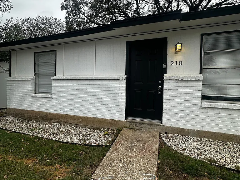 Sunny Terrace Seagoville — Photo 4