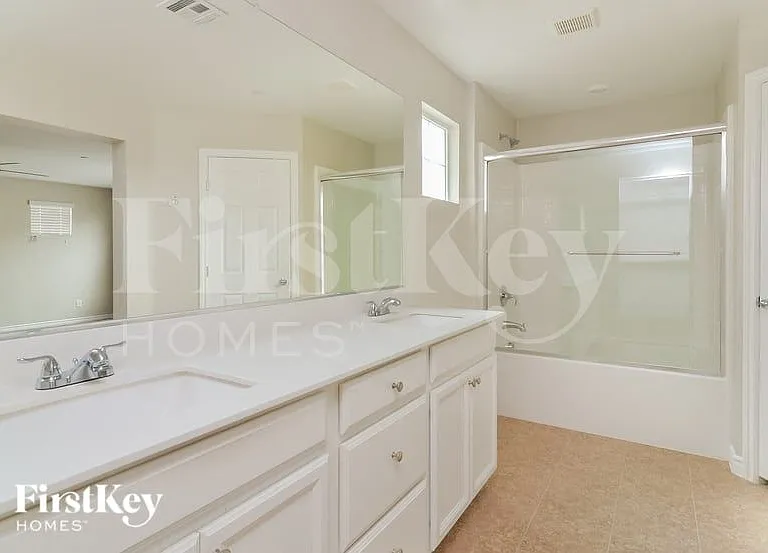 803 N Water St — Photo 7