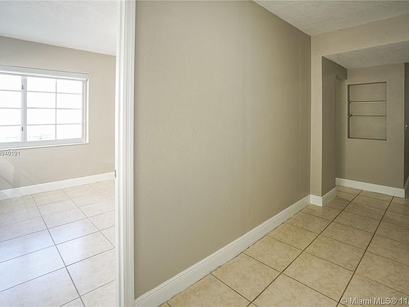 2nd image of 955 Jefferson Ave #5