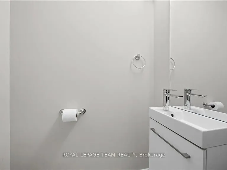 304 Lanark Ave #D — Photo 9
