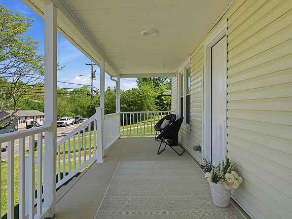 4th image of 904 Giles Rd