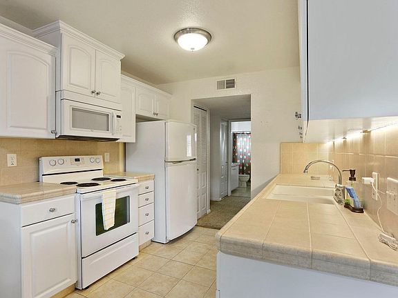 5th image of 3591 Quail Lakes Dr APT 39