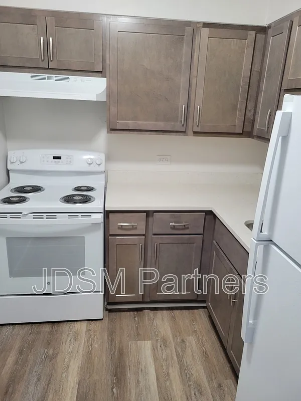 1 bed, 1.0 bath, 650 sqft, $1,075 — Photo 2