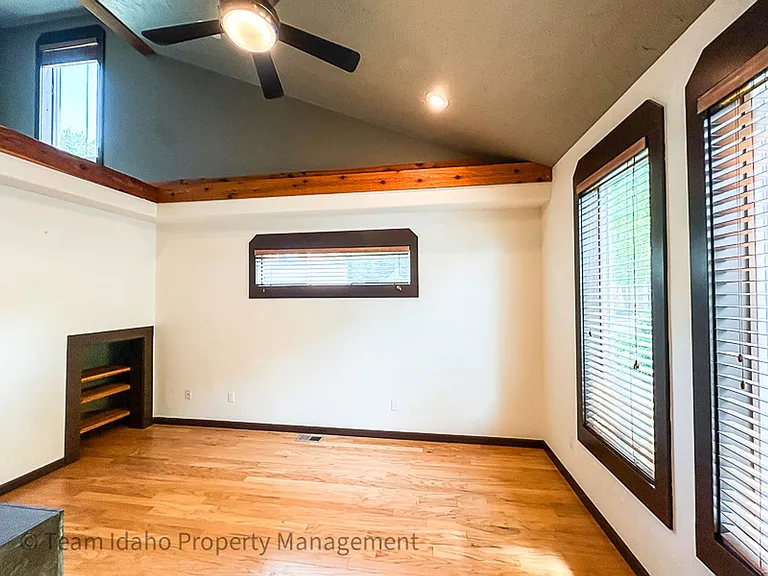 1374 Bristol Rd — Photo 5