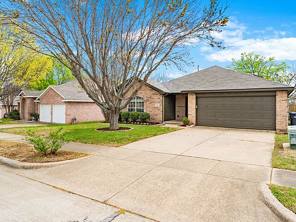 2nd image of 1011 Ridgecrest Dr