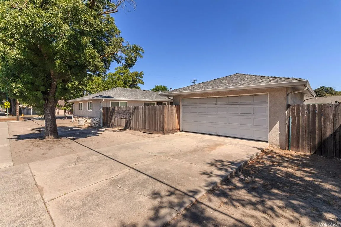 1802 Sherwood Ave photo 1