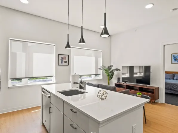 Michigan Place Apartments