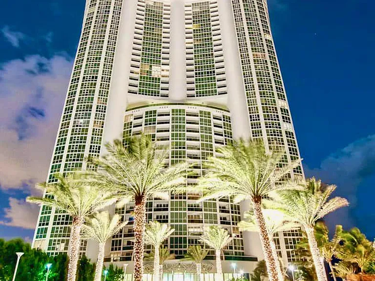 18201 Collins Ave #1705 — Photo 16