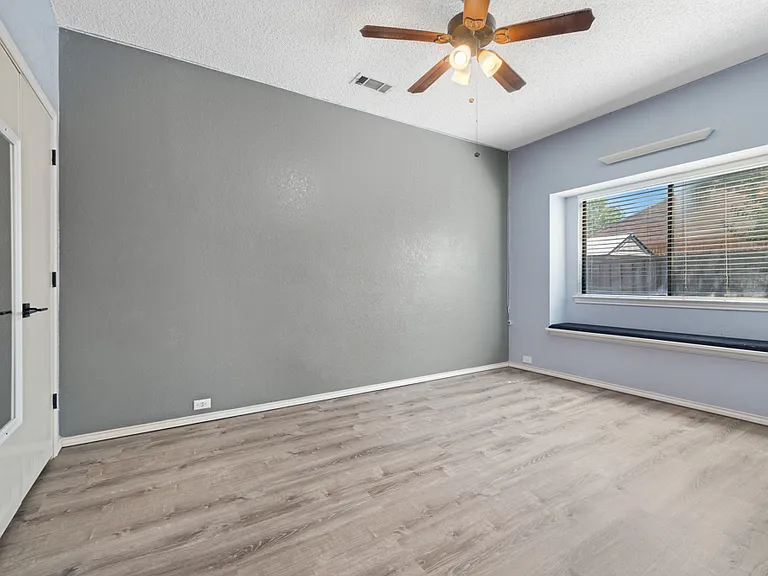 901 Green Brook Dr — Photo 24