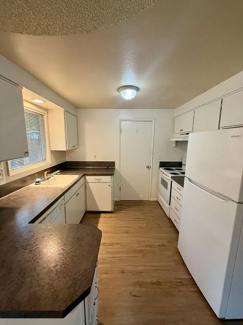Charming 2-Bedroom Home with Covered Patio & 1-Car Garage — Photo 4
