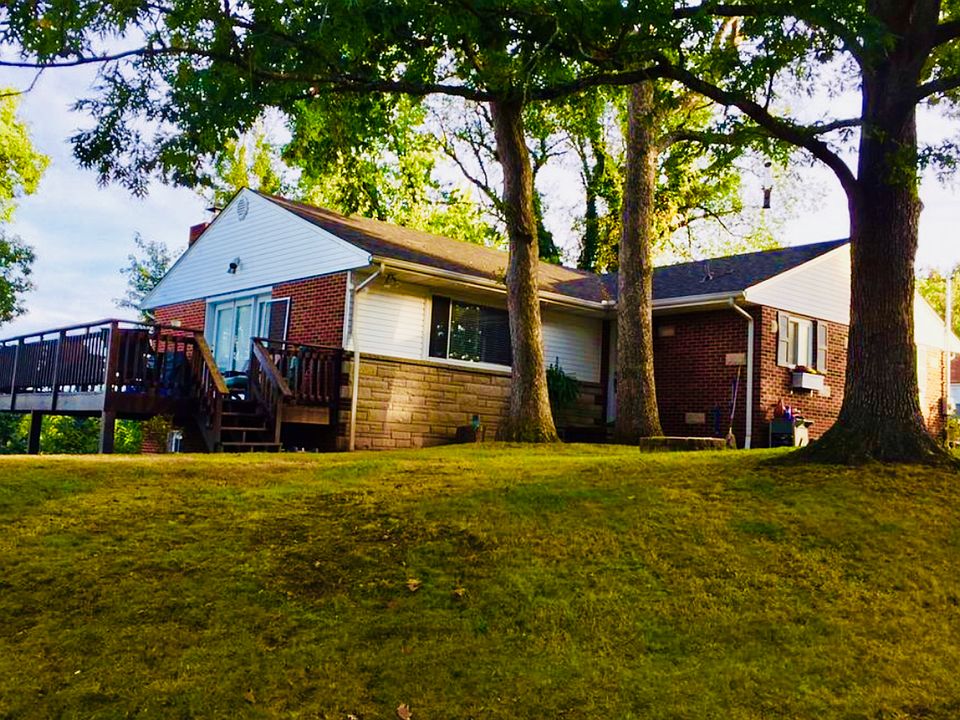 Front View/Oak Trees