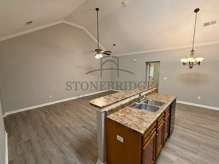 133 Danbury Ln — Photo 5