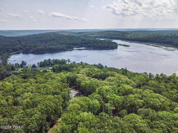 113 Oak Hill Rd, Hawley, PA 18428