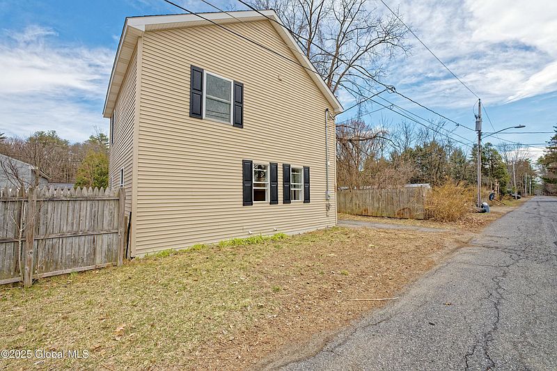 3rd image of 122 Harris Avenue
