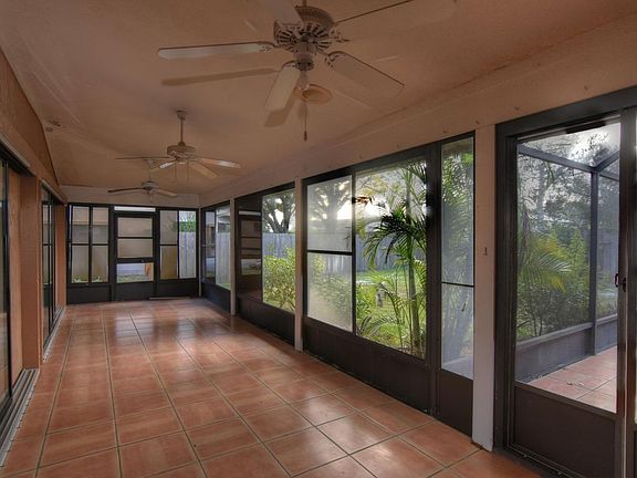 5th image of 2150 SE Floresta Dr