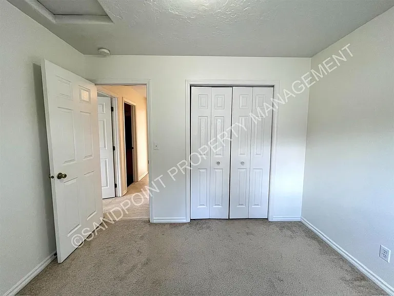 423 Louis Ln — Photo 26