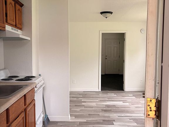 3rd image of 322 Bellevue Ave APT 2