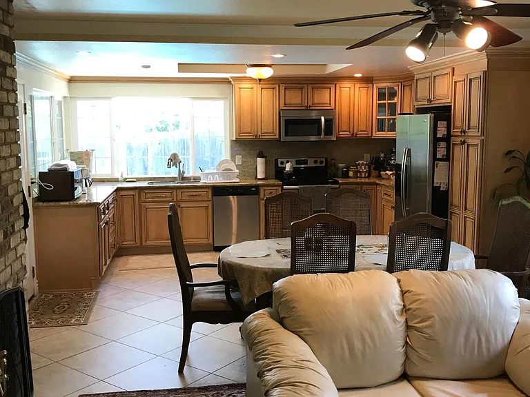 Firefly Dr — Photo 6