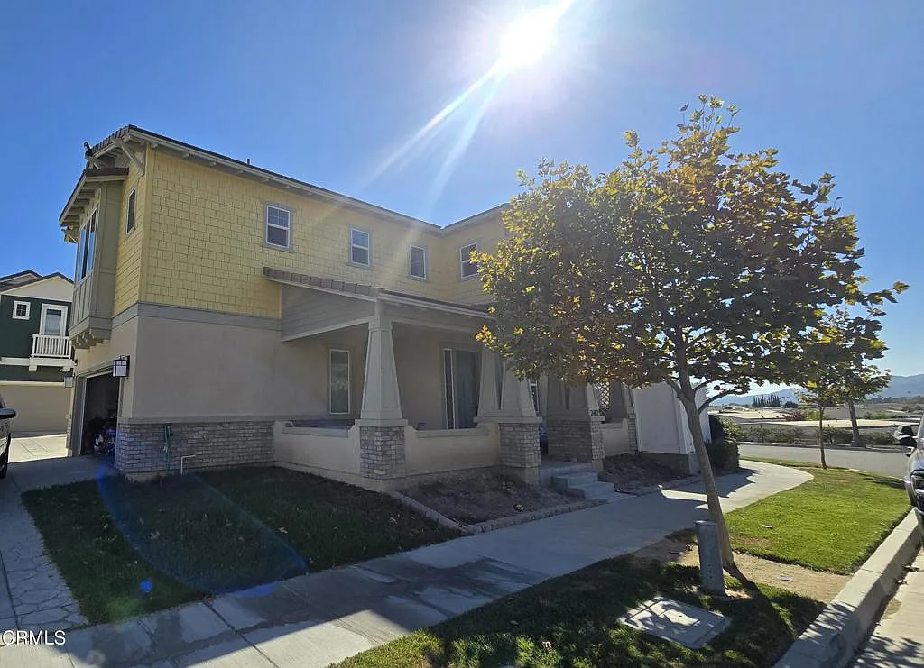 4 bed, 2.5 bath, 3200 sqft, $4,000 — Photo 1