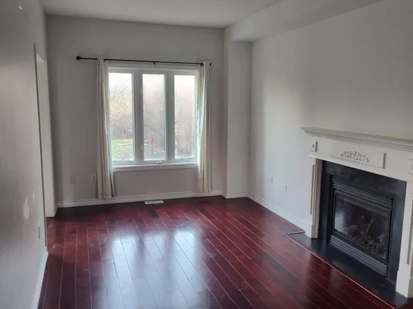 15 Surrey Dr, Barrie, ON L4M 0C5