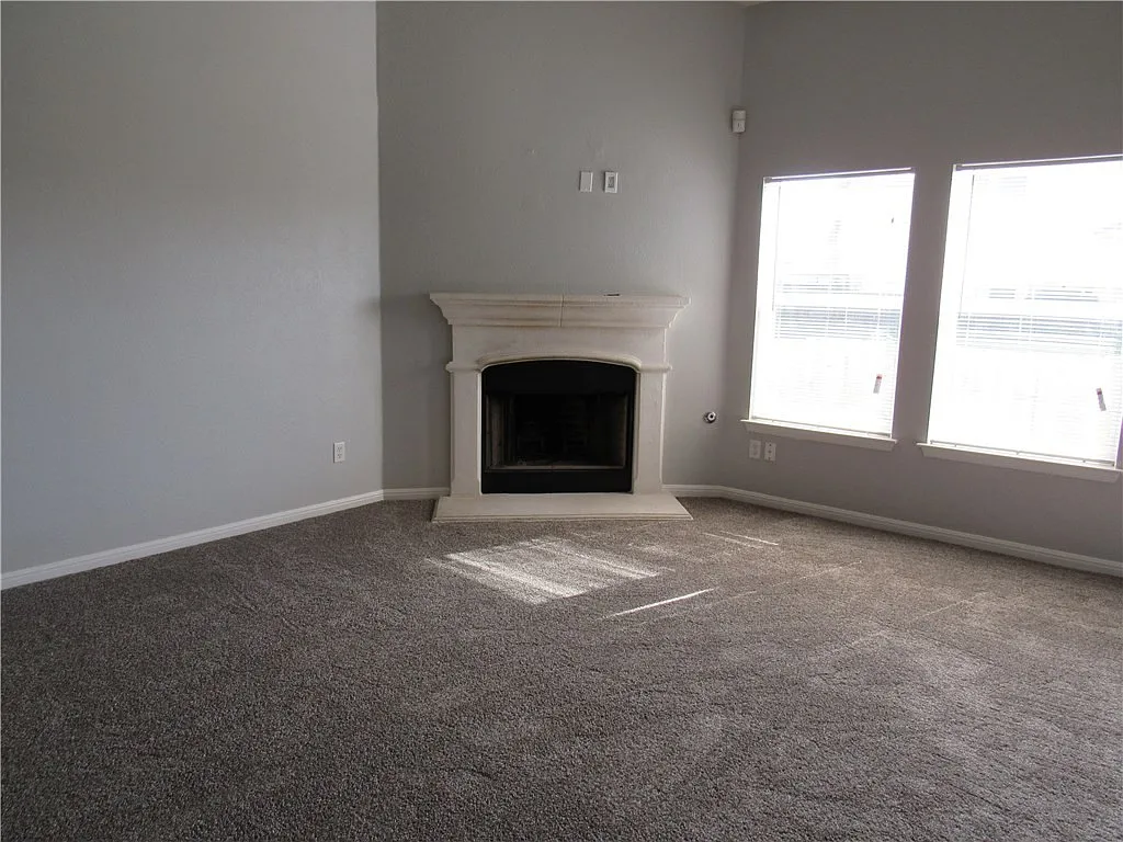 Spacious 4/2.5/2 two story home! — Photo 1