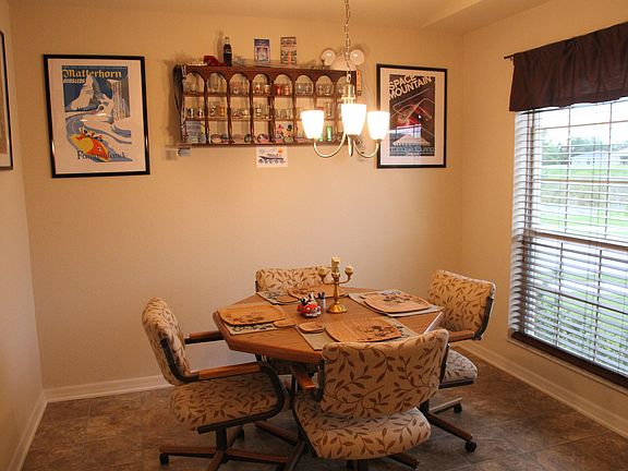 5th image of 136 Highland Meadows Ln