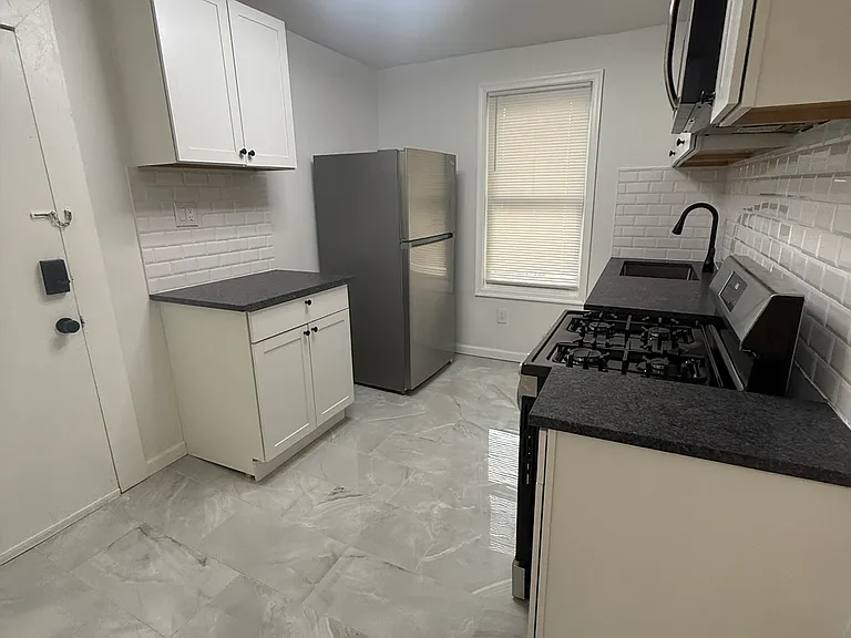 34 Fenner Ave #2 — Photo 3