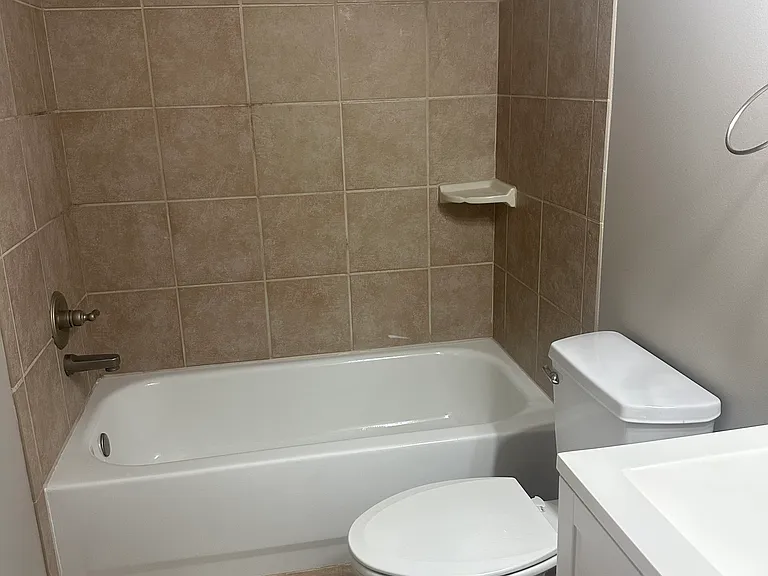 440 Walnut St #402 — Photo 14