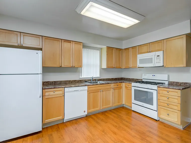 Bellevue - Liberty Military Housing — Photo 11