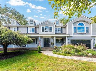 7 Major Trescott Ln, Northport, NY 11768