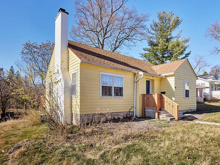 208 S Clark St — Photo 20