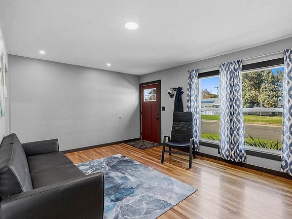 4th image of 325 W Barnett Rd