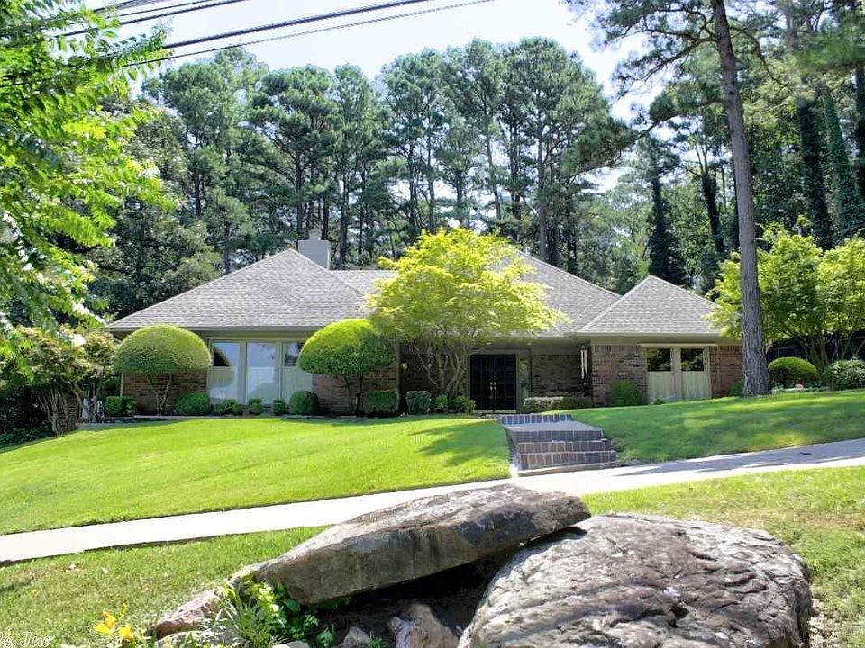 1st image of 930 Skyline Dr