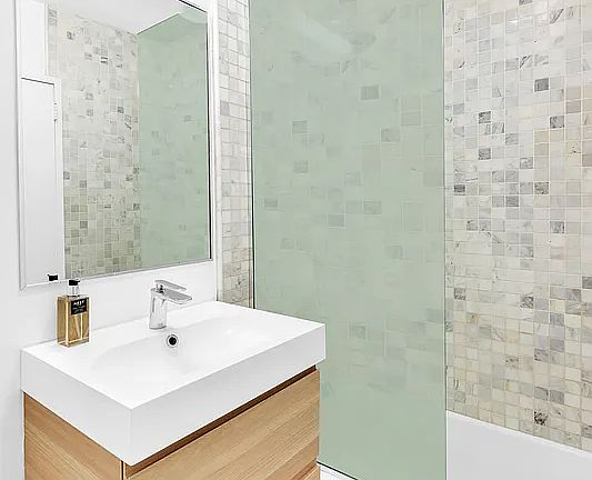 4th image of 220 E 65th St APT 15E