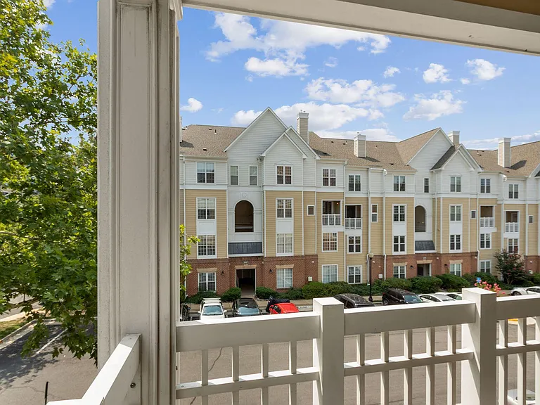 2108 Highcourt Ln #305 — Photo 24