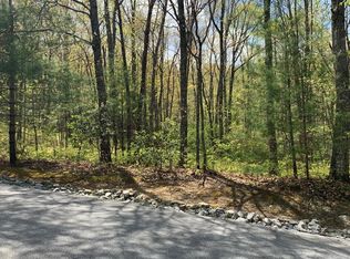 564 W Rochester Dr, Cashiers, NC 28717