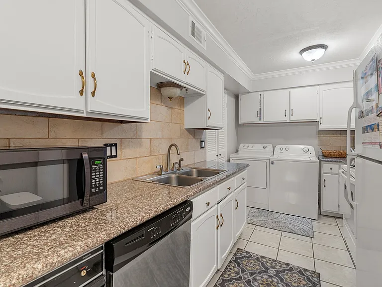 355 N Post Oak Ln #742 — Photo 15